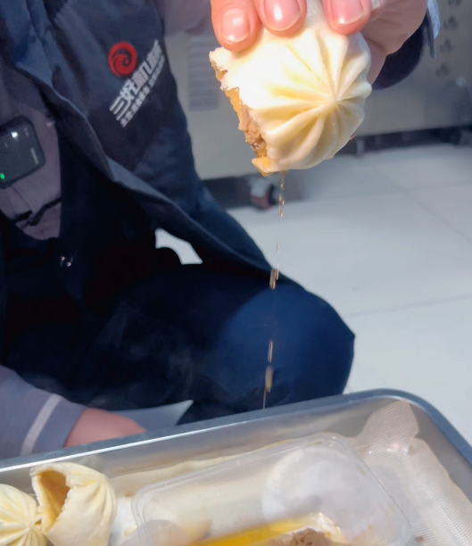 包子铺想靠速冻生坯包子逆袭，用包子机学技术收费吗？